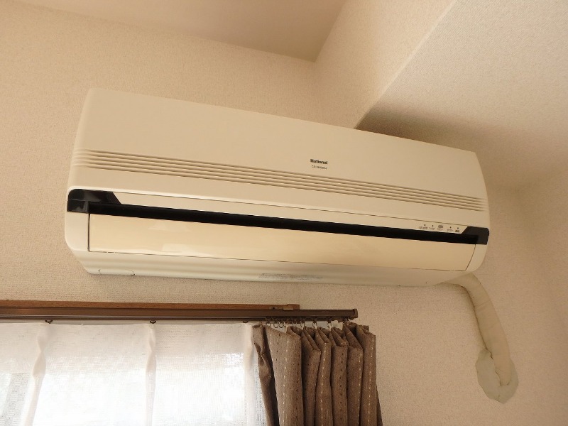 反転した間取りの室内写真です