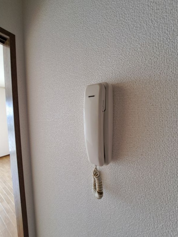 反転した間取りの室内写真です