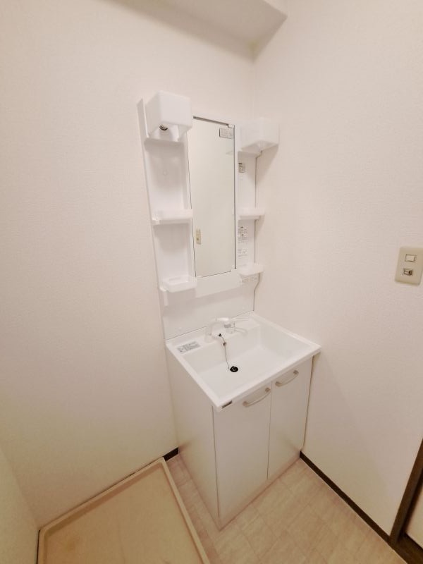 反転した間取りの室内写真です