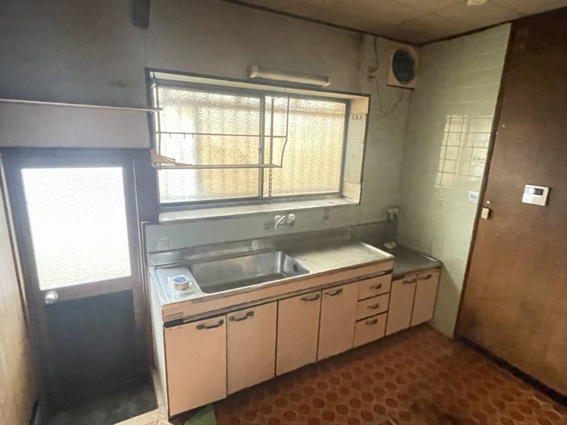 キッチンも交換致します。