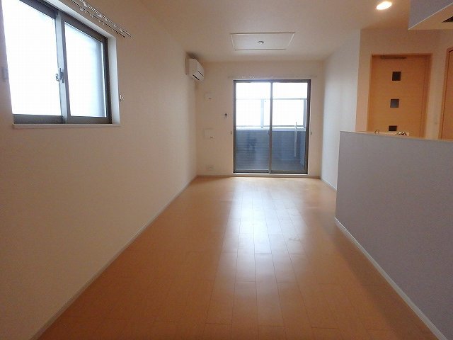 異なる号室の室内写真です