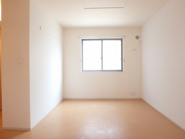 異なる号室の室内写真です