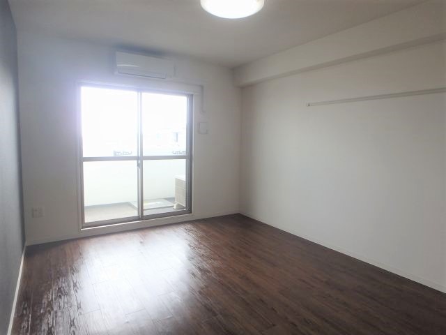 別のお部屋の内観写真です