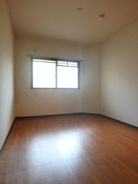 異なる号室の室内写真です