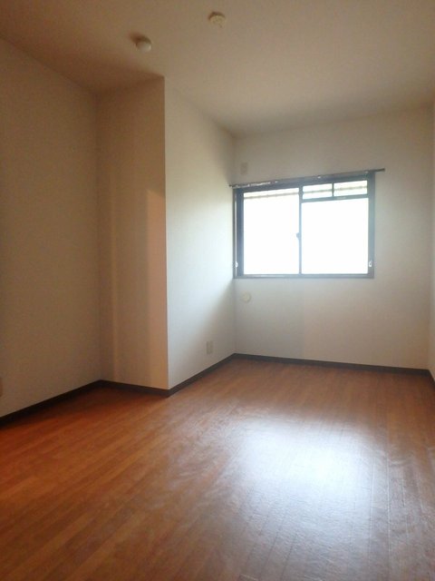 異なる号室の室内写真です