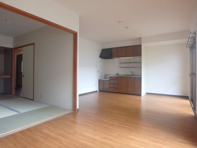 異なる号室の室内写真です