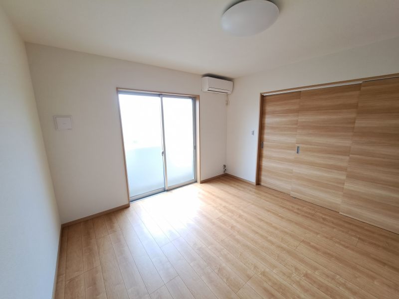 反転した間取りの内観