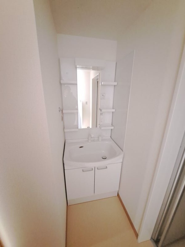 反転した間取りの内観