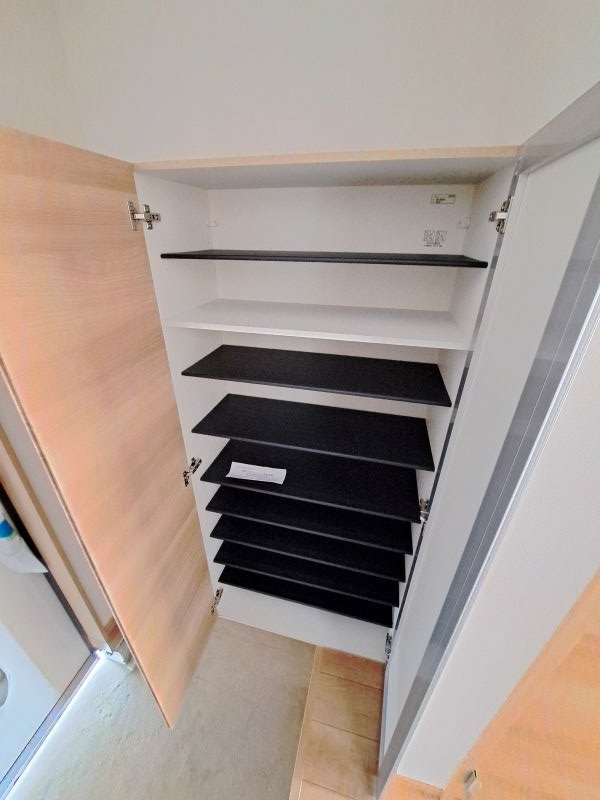 反転した間取りの内観