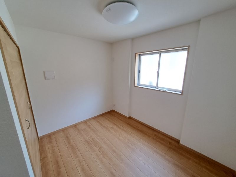 反転した間取りの内観