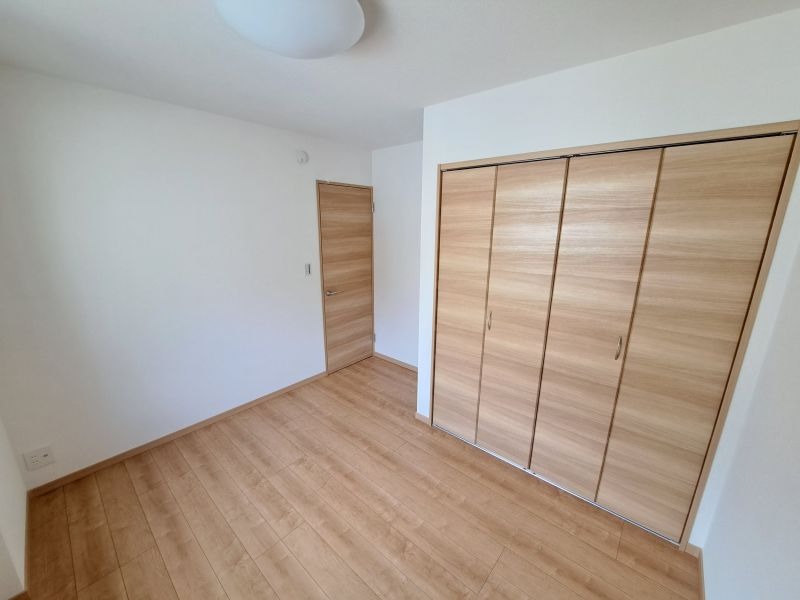 反転した間取りの内観