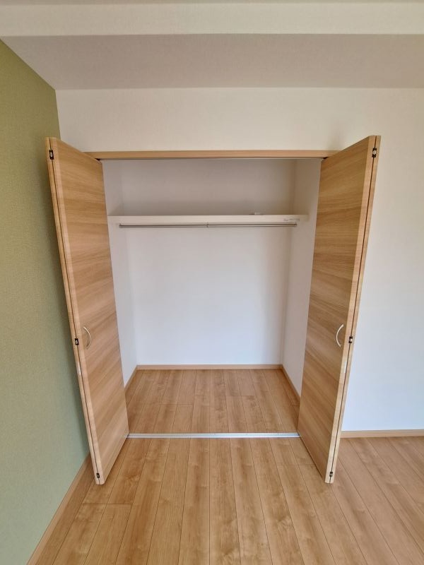 反転した間取りの内観