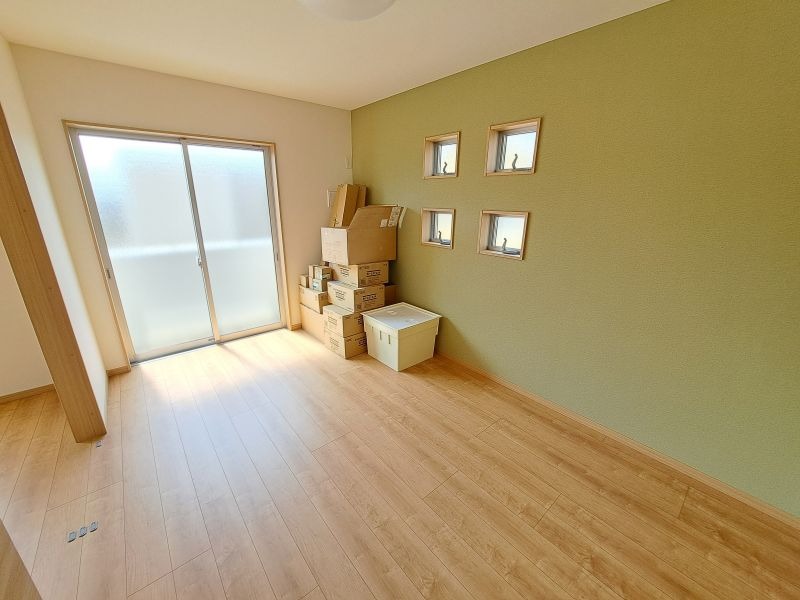 反転した間取りの内観