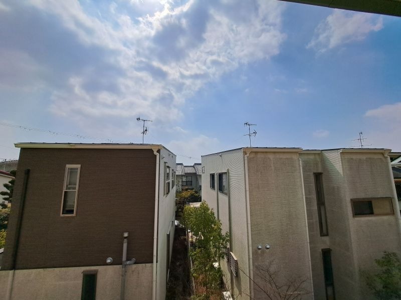 反転した間取りの内観