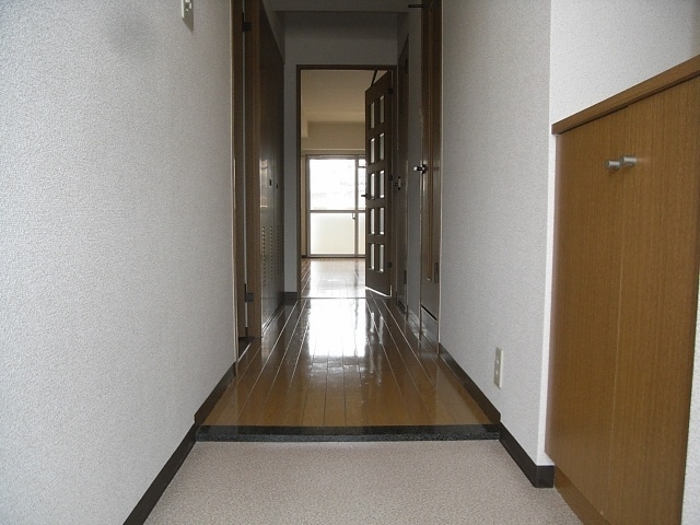 異なる号室の室内写真です