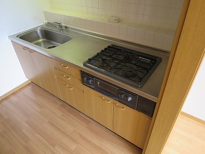 反転した間取りの室内写真