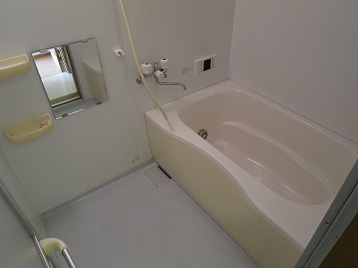 反転した間取りの室内写真