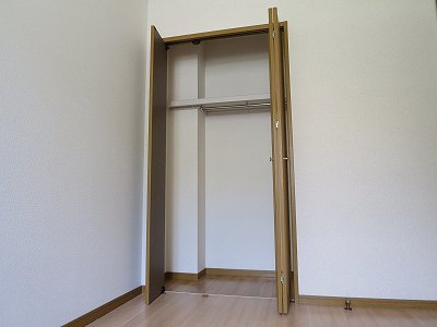 反転した間取りの室内写真