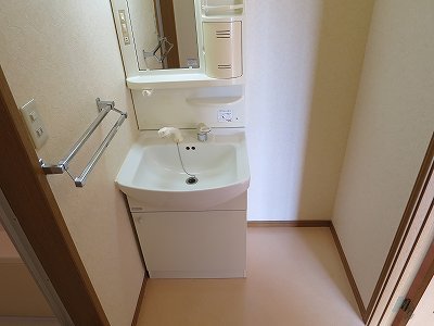 反転した間取りの室内写真