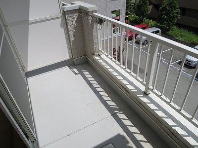 反転した間取りの室内写真