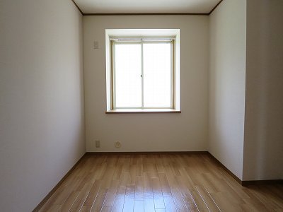 反転した間取りの室内写真