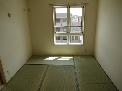 反転した間取りの室内写真