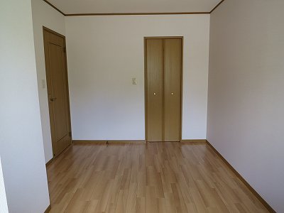 反転した間取りの室内写真