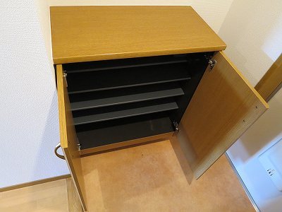 反転した間取りの室内写真