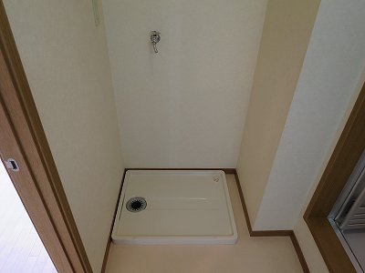 反転した間取りの室内写真