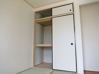 反転した間取りの室内写真