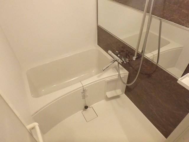 異なるフロアの室内写真です