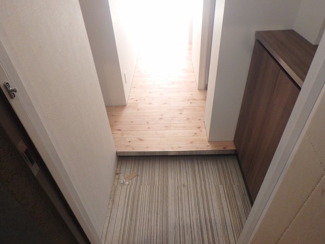 異なるフロアの室内写真です