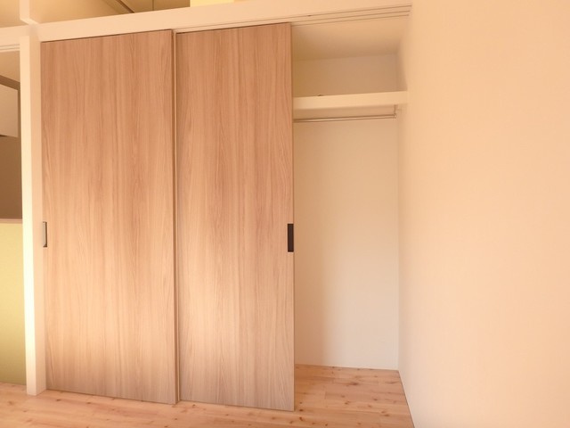 異なるフロアの室内写真です