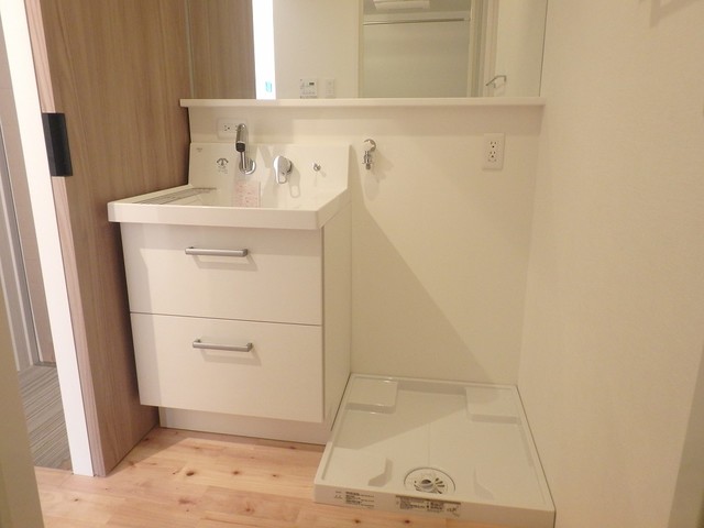 異なるフロアの室内写真です