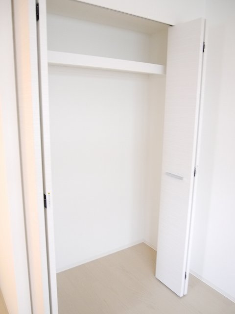 横幅の広いクローゼット