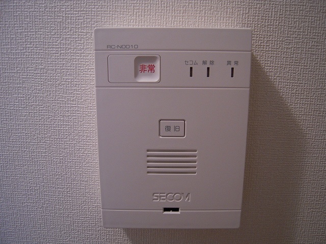 反転した間取りの室内写真です