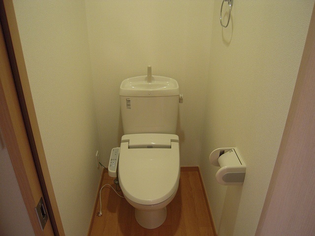 反転した間取りの室内写真です