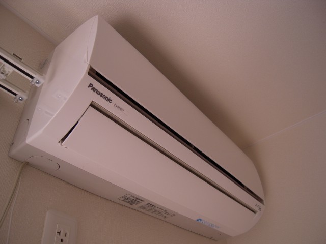 反転した間取りの室内写真です