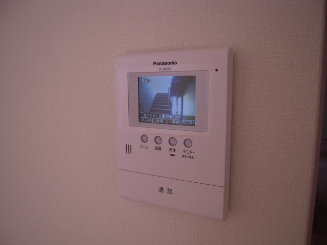 反転した間取りの室内写真です