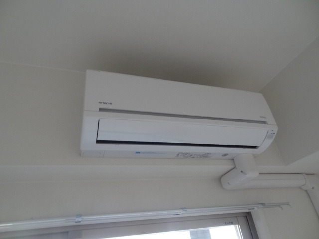設備のエアコンです