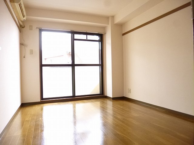 異なる号室の室内写真です