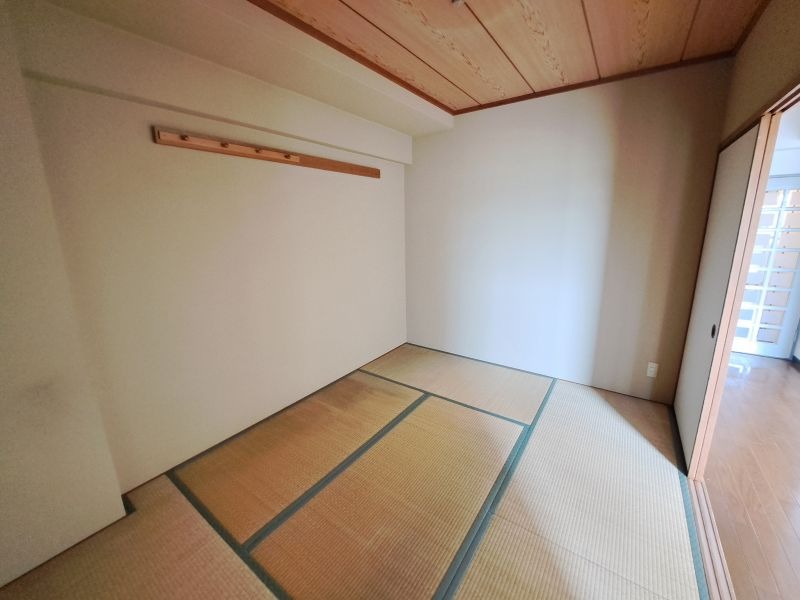 異なるフロアの室内写真です