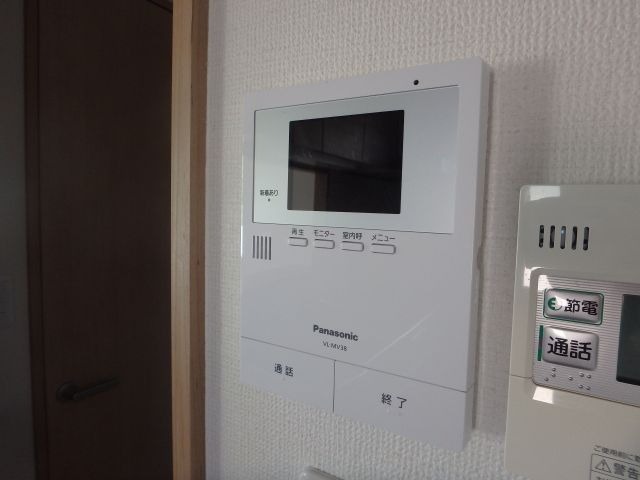 反転した間取りの室内写真です