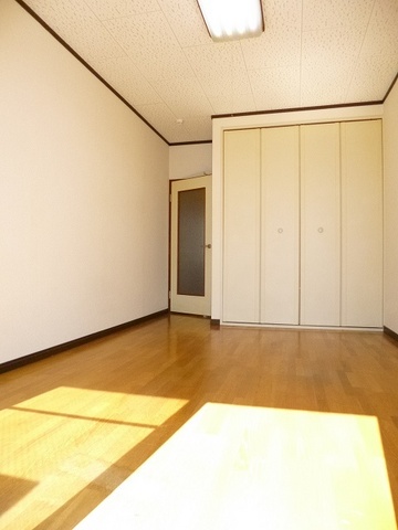 異なる号室の室内写真です