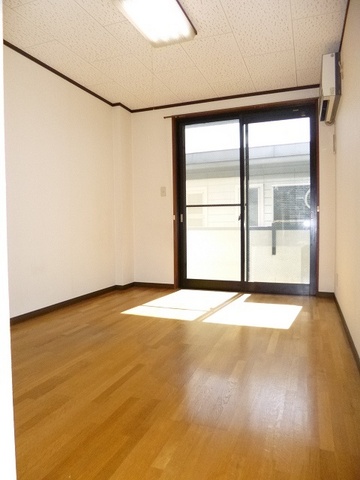 異なる号室の室内写真です