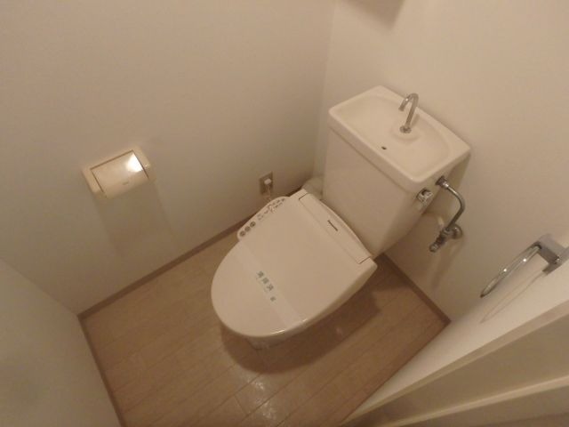 異なる号室の室内写真です