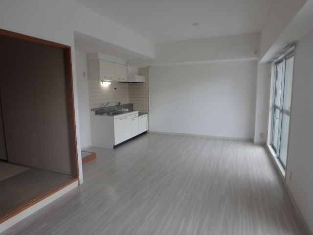 異なる号室の室内写真です