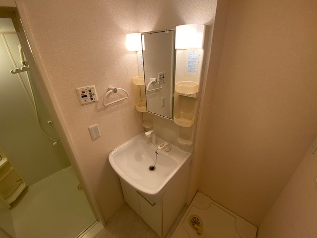 反転した間取りの室内写真