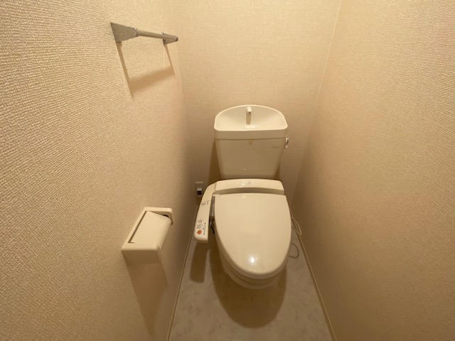 反転した間取りの室内写真