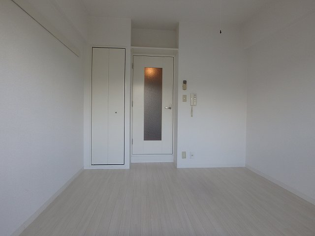 異なる号室の室内写真です